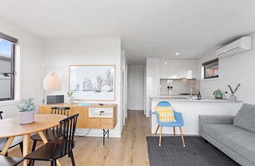Apollo Bay Cabin | Hideaway by the Bay - in a popular caravan park