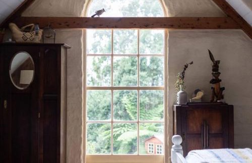 Apollo Bay House | Hideaway Cottage - Secluded Retreat - Pet Friendly