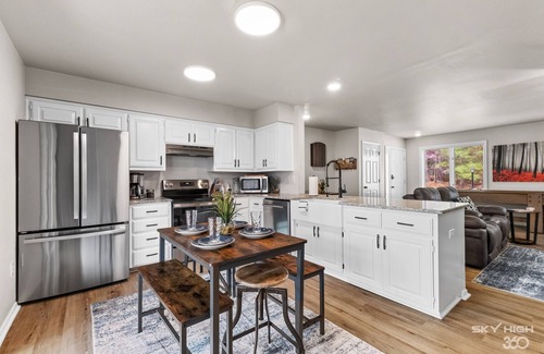 Bella Vista House | Hideaway In The Highlands : Bike, Lake, Golf, Pet Friendly