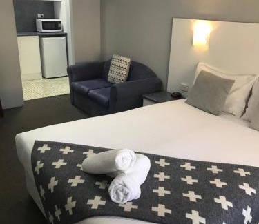 Armidale Hotel | Hideaway Motor Inn
