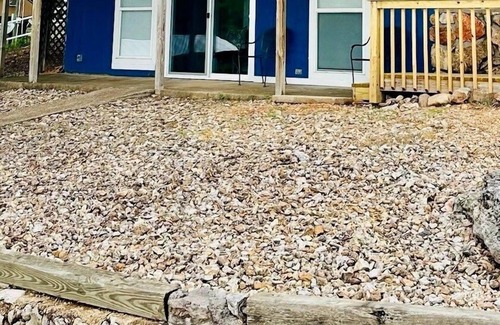 Sunrise Beach House | Hideaway on the lake!