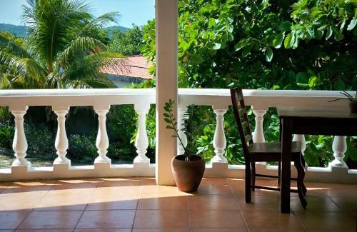 El Transito Bed & Breakfast | Hideout Surf House