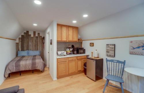 Higden Apartment | Higden Studio with Shared Patio, Yard Games, Grills!