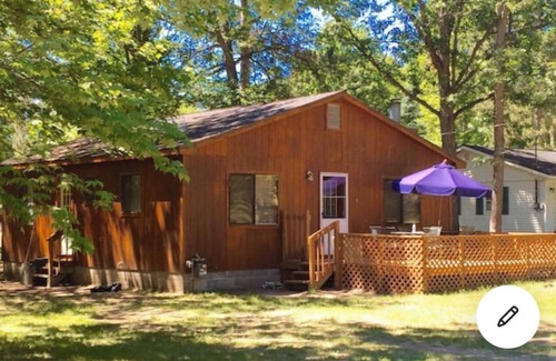Higgins Lake Cabin | Higgins Lake Rustic Cabin near Kelly Beach