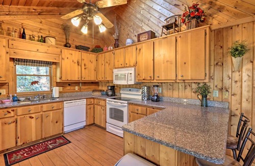 Mineral Bluff House | High Country Cabin with Fire Pit and Hot Tub!