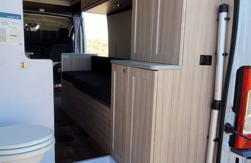 Holbrook RV Rental | High desert camper with the South having views of the Petrified Forest