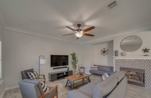 Rowlett House | High End 5br Bright and sunny Open Space House