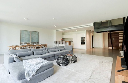 Dubai Apartment | High-end Beachfront 4BR Duplex with Patio Sea and Burj View