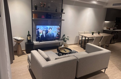 Pratumnak Hill Condo | High end condo in popular area with an amazing sea view, 2 min from the beach