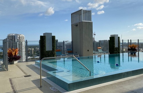 Channel District Condo | HIGH END CONDO WITH DOWNTOWN TAMPA VIEWS!