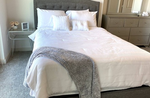 Channel District Condo | HIGH END CONDO WITH DOWNTOWN TAMPA VIEWS!