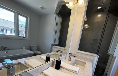 Aurora House | High End Home in Heart Of Newmarket