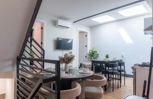 The Heights Apartment | High-end House with 2 FREE Park Spots, rooftop NYC views and backyard with deck, 6BRs, 2FLs plus bsmt, 11 beds, 3 bath, Sleep 19, 20 PERCENT OFF