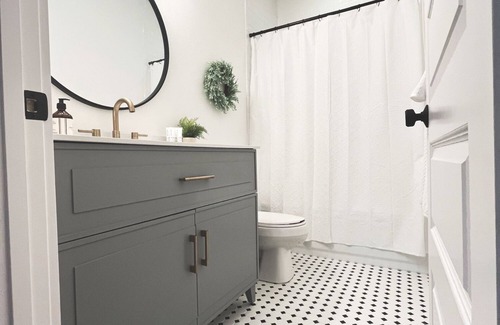 Mountain Home House | High-end luxurious studio within walking distance to downtown!