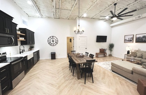 Mountain Home Apartment | High-end luxurious loft within walking distance to downtown!