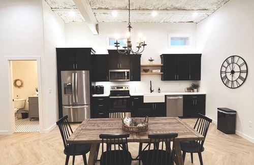 Mountain Home Apartment | High-end luxurious loft within walking distance to downtown!