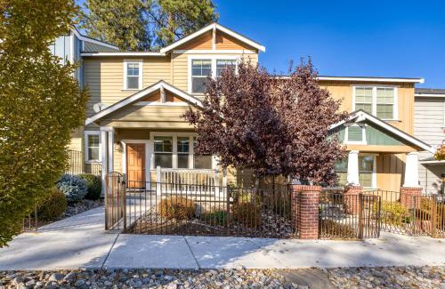 Old Southwest Apartment | High End Midtown Home With Fireplace And Ensuite Baths