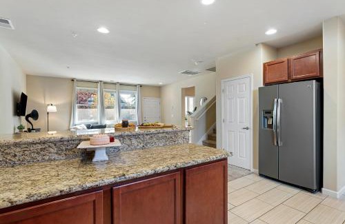 Old Southwest Apartment | High End Midtown Home With Fireplace And Ensuite Baths