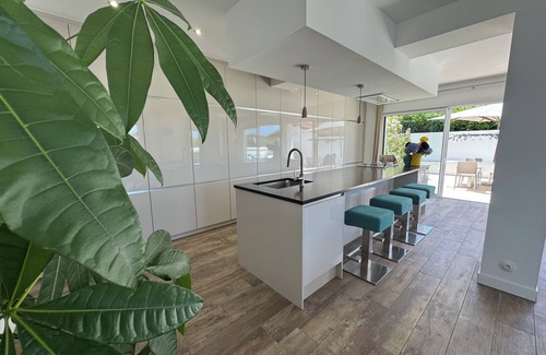 Arcangues Apartment | High-end vacations in the Basque Country, Argi aide (Côté lumière)
