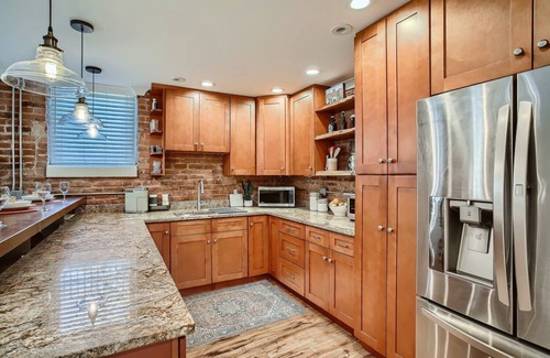Congress Park Condo | High End & Walkable Congress Park Guest Suite, Steps from Stores & Restaurants!