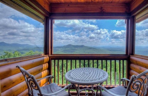 Mineral Bluff Cabin | High Five Lodge by Escape to Blue Ridge