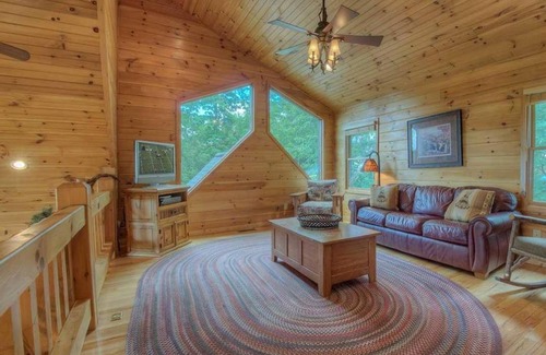 Mineral Bluff Cabin | High Five Lodge by Escape to Blue Ridge