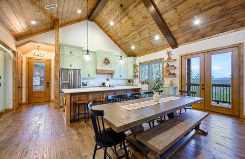 Broken Bow Cabin | High Interest- Views for days w/Putt Putt Golf, Shuffle Board, and Gaming Table