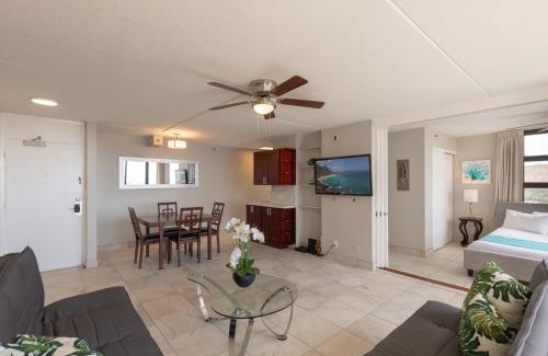 Waikiki Apartment | High Level Ocean View Corner Condo with Free Parking (22714)