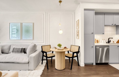 Costa Mesa Apartment | High Luxury 1-bedroom condo with King Bed & Amenities