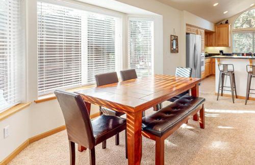 Montgomery Estates House | High Meadow Hideaway