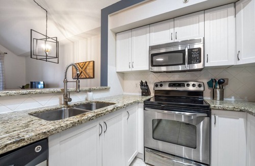 East Kootenay Condo | High Noon | Top Floor | Pool | Hot Tub | Gym
