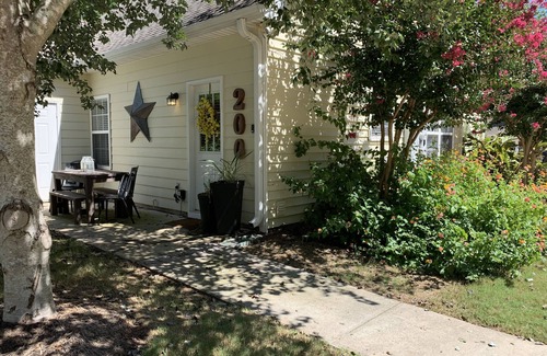 Athens Condo | High Point 200 2BR/2BA Condo Near University Of Georgia Football And DT Athens