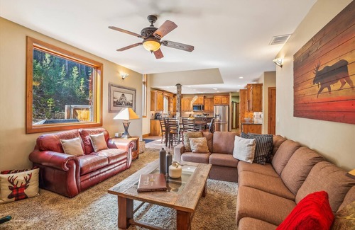 Breckenridge Heights House | High Point Lodge: Private Home, Cozy Patio Area, Hot Tub & Seasonal Shuttle.