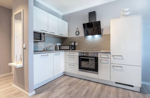 Alt-Travemunde/Ronnau Apartment | High-quality apartment near the Baltic Sea with loggia and beautiful view of the park -