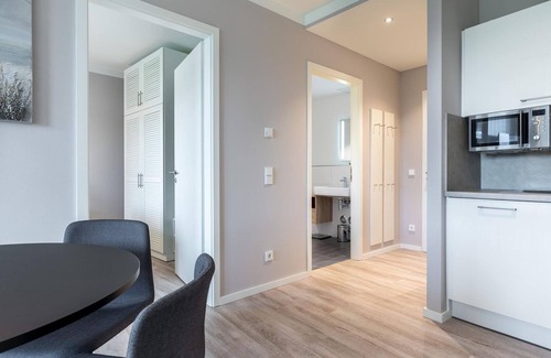 Alt-Travemunde/Ronnau Apartment | High-quality apartment near the Baltic Sea with loggia and beautiful view of the park -