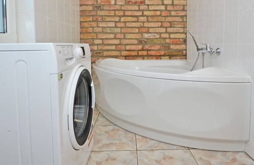 Katschow House | High-quality furnished DHH in a quiet location, with terrace, WiFi and parking space.