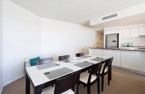 Broadbeach Apartment | High rise with Al Fresco Dining and Ocean views