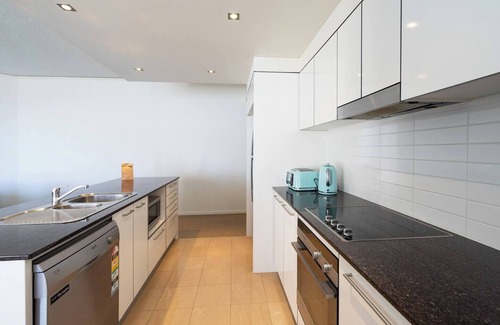 Broadbeach Apartment | High rise with Al Fresco Dining and Ocean views