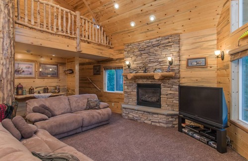 Meadow View Heights Cabin | High Roller Hideaway - Spacious cabin with large deck and beautiful scenery!