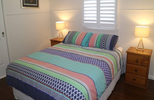 Black Head House | High Street Hideaway - Ideal location, close to Bowling Club, beach and more.