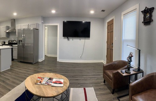 Midtown House | HIGH STYLE ,Plush Midtown Duplex in Overton Square