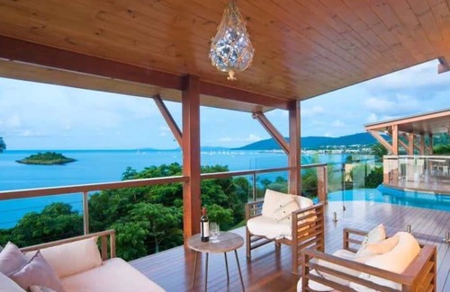 Cannonvale House | "High Tide" - Whitsundays Beachfront Accommodation