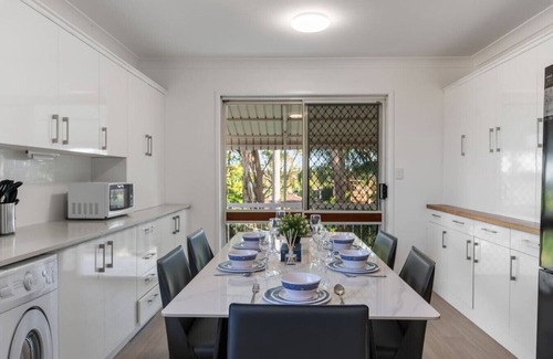 Macgregor House | High-Value 4Beds | Workspace | Near Mall & Highway