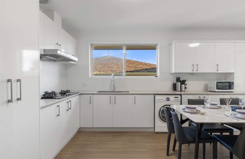 Macgregor House | High-Value 4Beds | Workspace | Near Mall & Highway