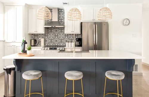 Northwest Dallas House | High Vista · Cozy and Stylish Boho Home with Pool and Hot Tub