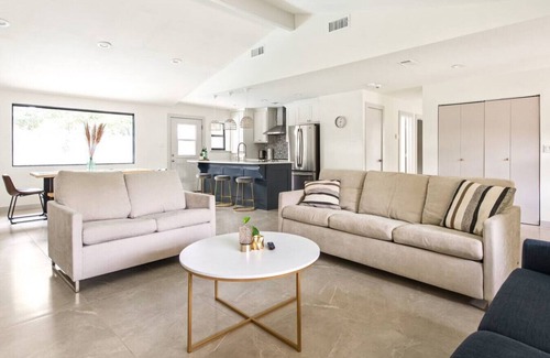 Northwest Dallas House | High Vista · Cozy and Stylish Boho Home with Pool and Hot Tub