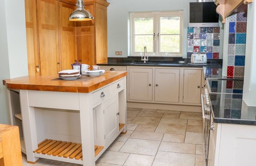Turnditch House | HIGHCROFT, pet friendly, with hot tub in Turnditch