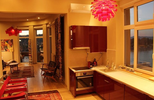 Ujlipotvaros Apartment | Highend Budapest is a stylish apartment located on riverside in the city center