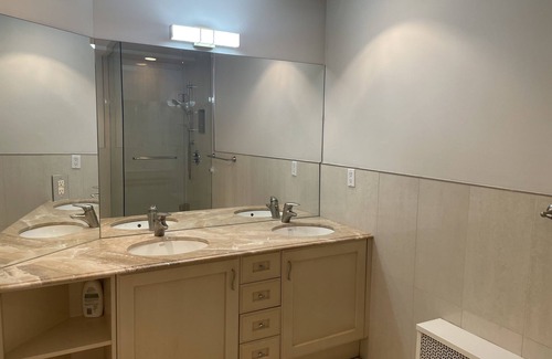 Forest Hill South House | Highend private mansion suite in Forest Hill