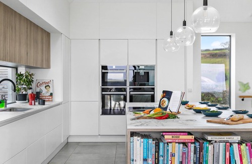 Slapton House | Higher Poole - a house that sleeps 10 guests in 5 bedrooms
